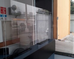 Barreira de proteção com base para balcão Barreira de proteção com base para balcão